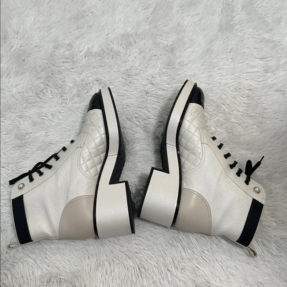 ❤️ AUTHENTIC! Chanel White Leather Lace Up Boots with Faux Pearl Detail